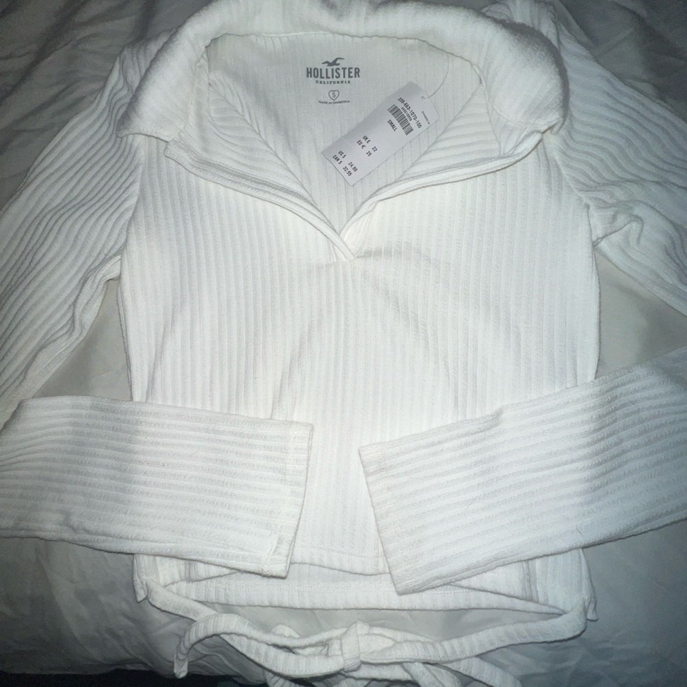 Hollister top